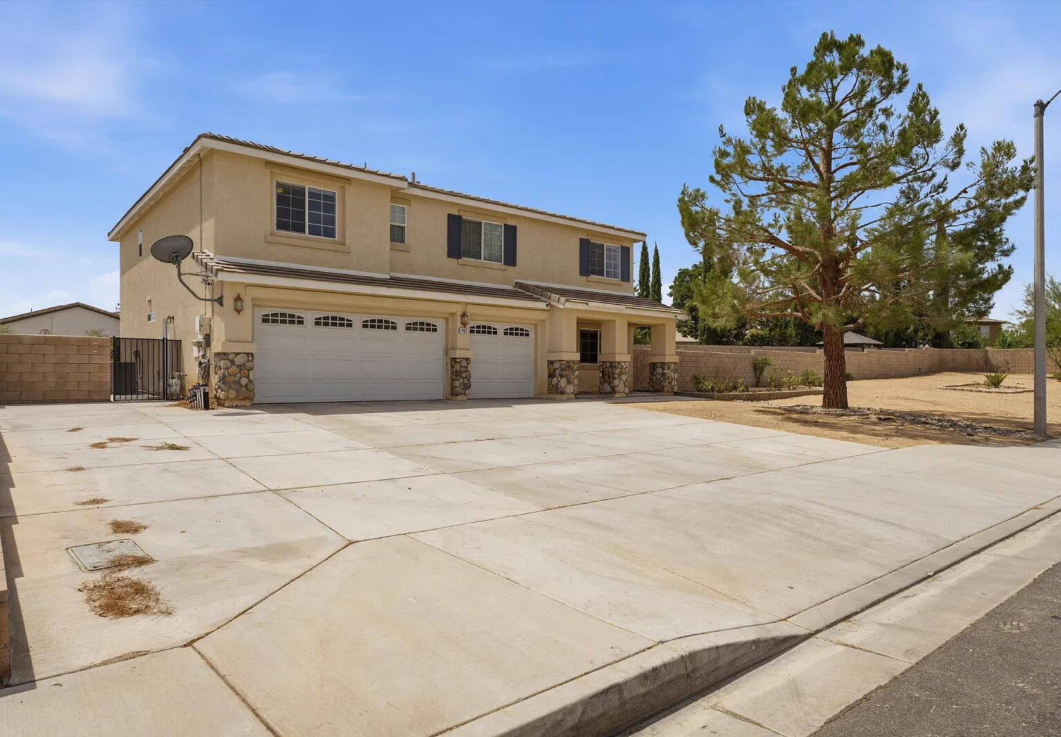 5 bed, 4.0 bath, 2872 sqft, $3,850 — Photo 1
