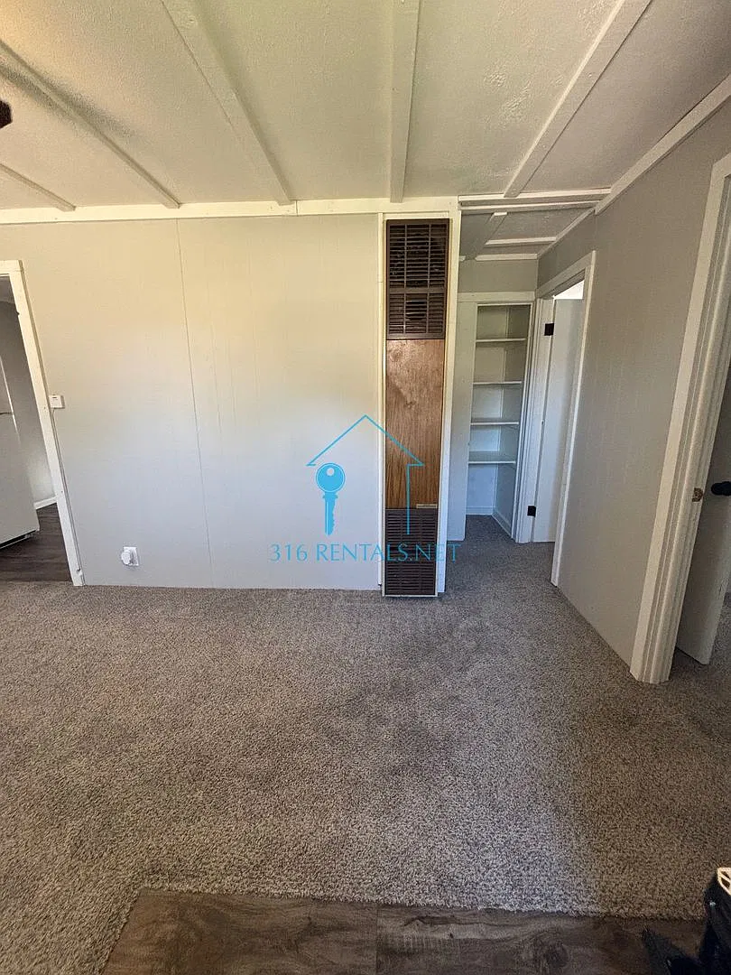 Two bed one bath duplex for rent NOW! — Photo 2