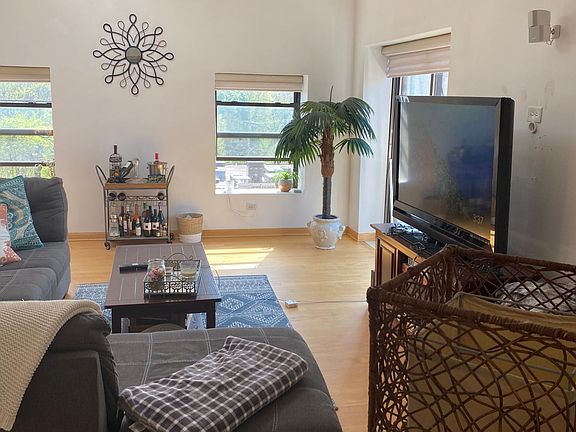 5th image of 2205 N Lincoln Ave Penthouse 4N