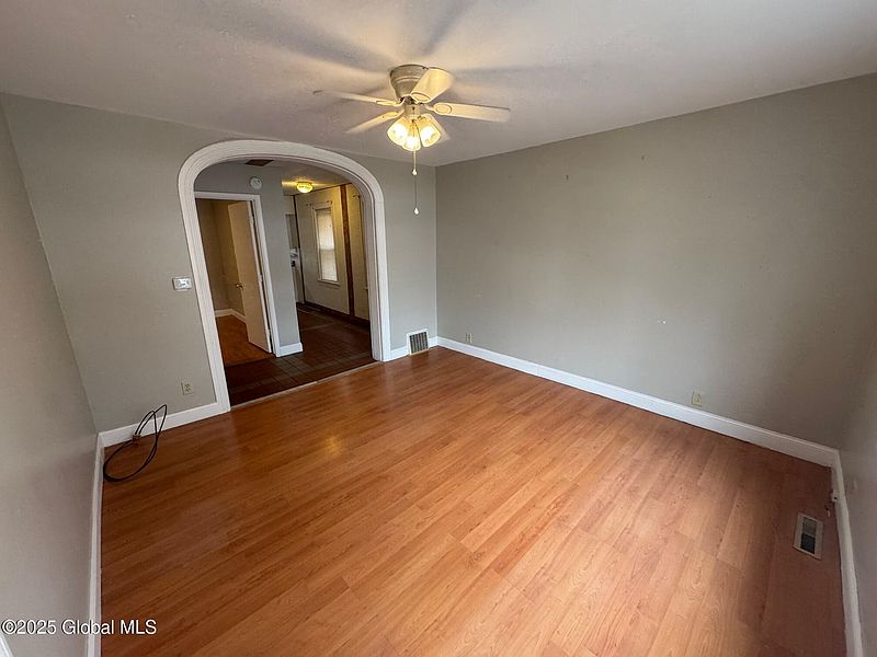 5th image of 2418 9th Avenue