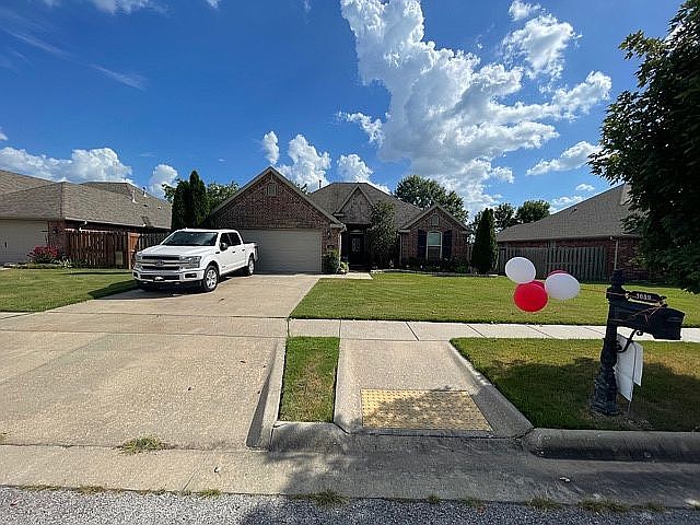 1st image of 3009 W Miramar Dr