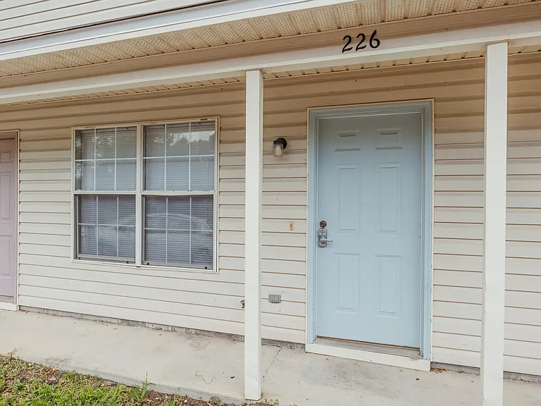 226 Runnymeade Dr — Photo 8