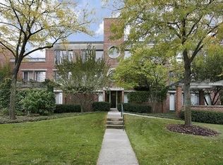 3030 Arbor Ln UNIT 104, Northfield, IL 60093