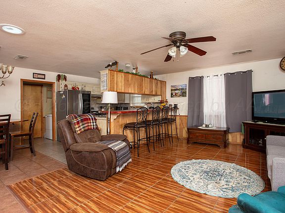 4th image of 3570 Mack Rd