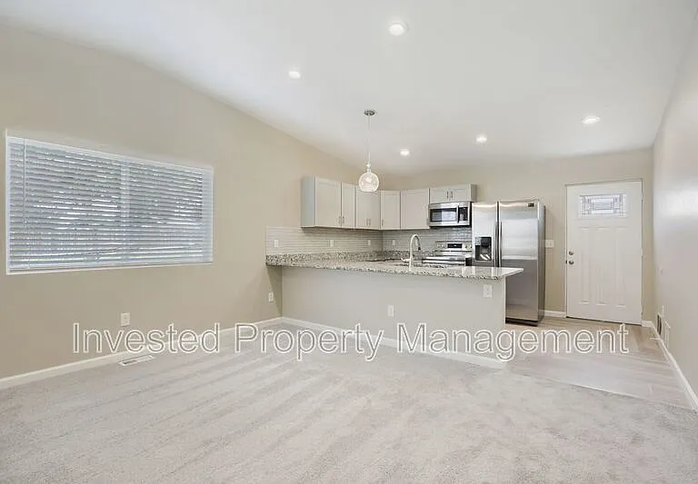 6822 Niagara St — Photo 4