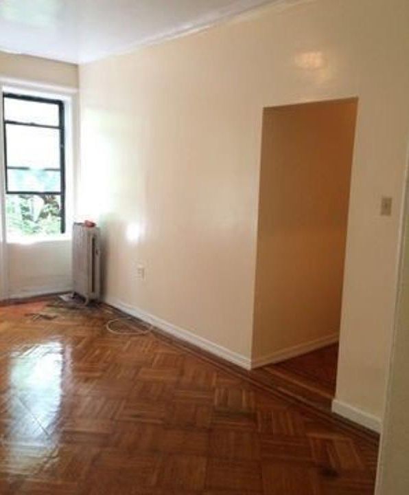 2nd image of 930 Prospect Ave