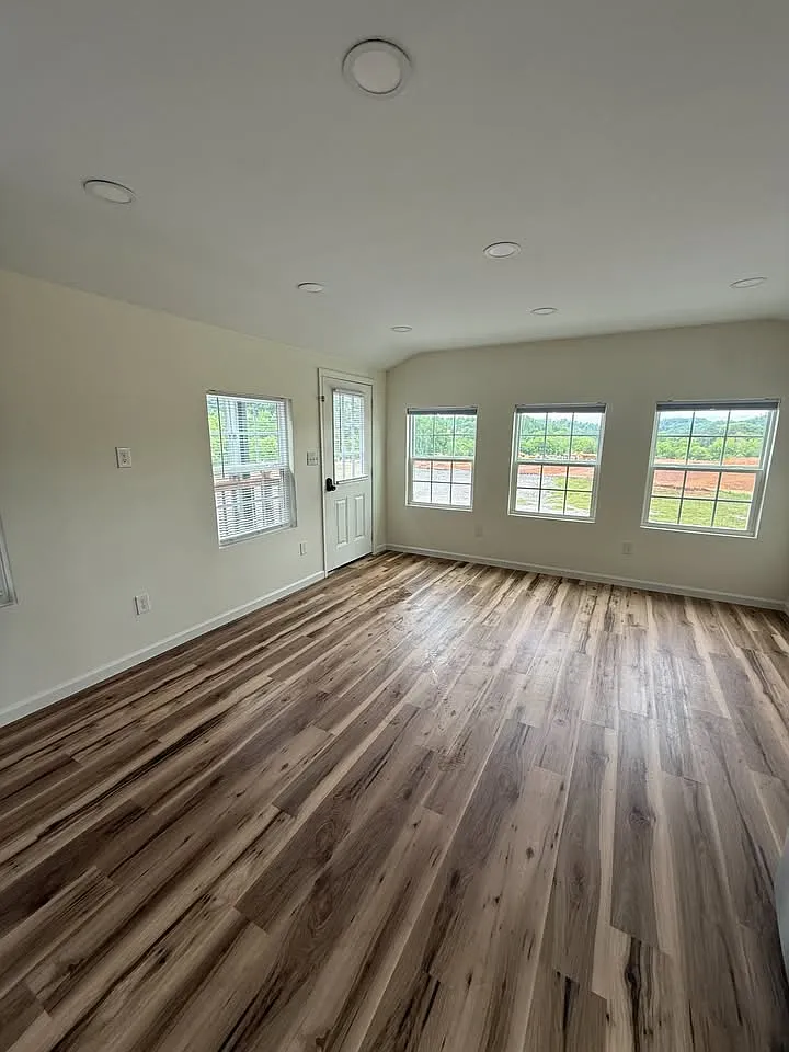 1 bed, 700 sqft, $1,250 — Photo 2