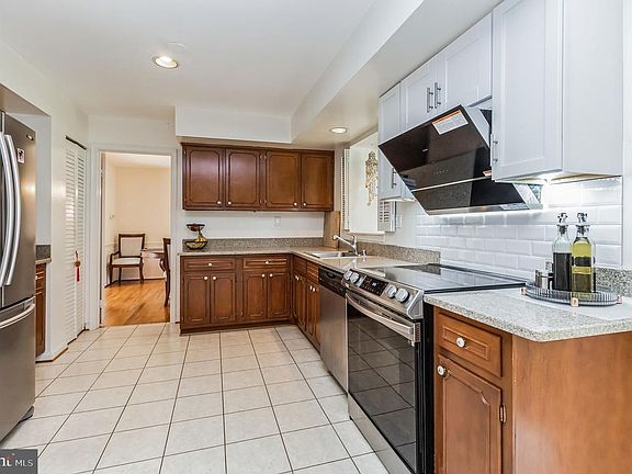 5th image of 11128 Hunt Club Dr