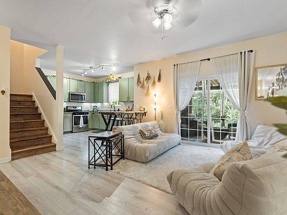 3rd image of 1045 Silver Hill Cir
