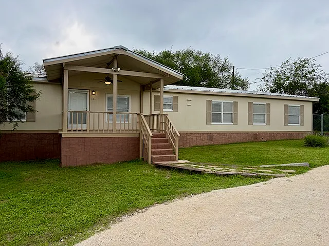 104 Lonesome Ln — Photo 3