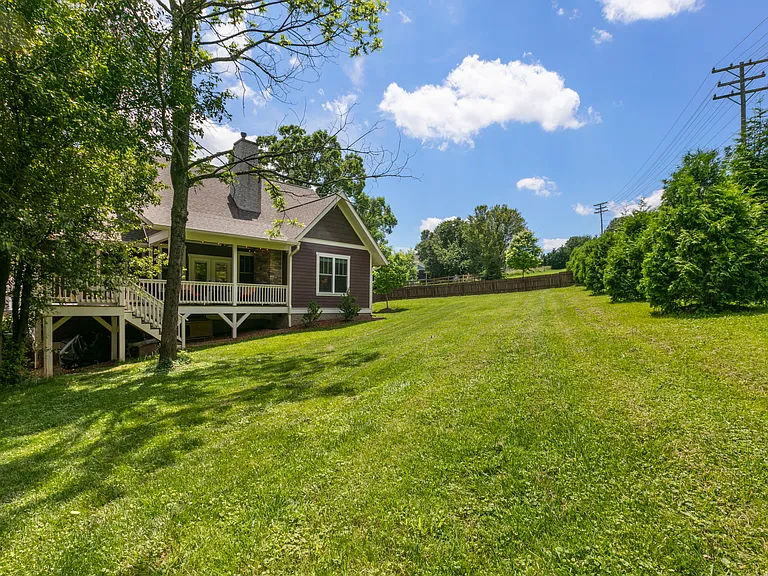 179 Barnrock Dr — Photo 3