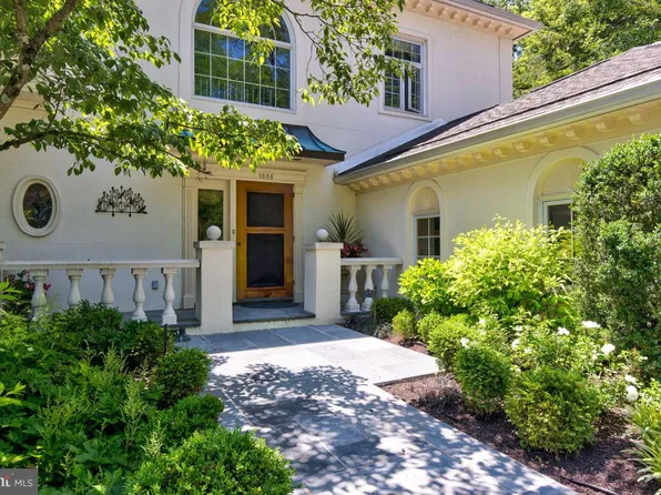 1005 Canterbury Ln, Villanova, PA 19085