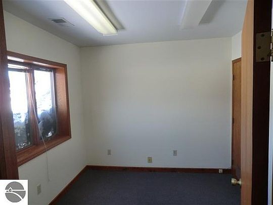 3rd image of 275 N Michigan Ave
