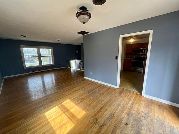 4th image of 28 Flint Mountain Dr