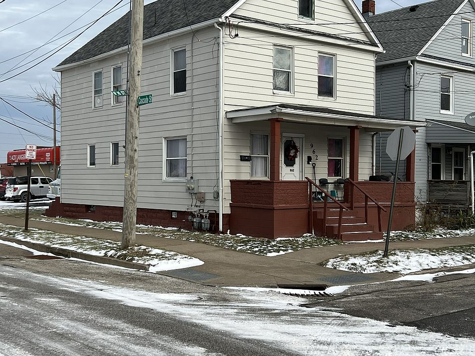 1st image of 962 W 16th St #1