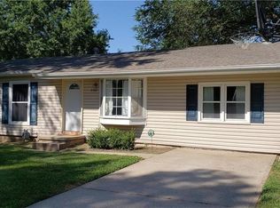 2302 Cranberry Hill Ln, Saint Joseph, MO 64503