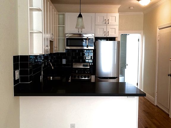 3rd image of 252 Divisadero St