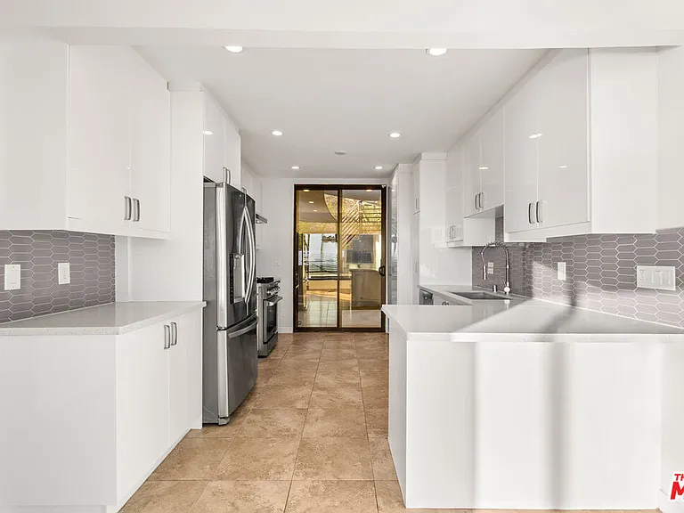 3921 Clayton Ave — Photo 17