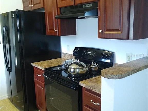 4th image of 1122 Willow Ave
