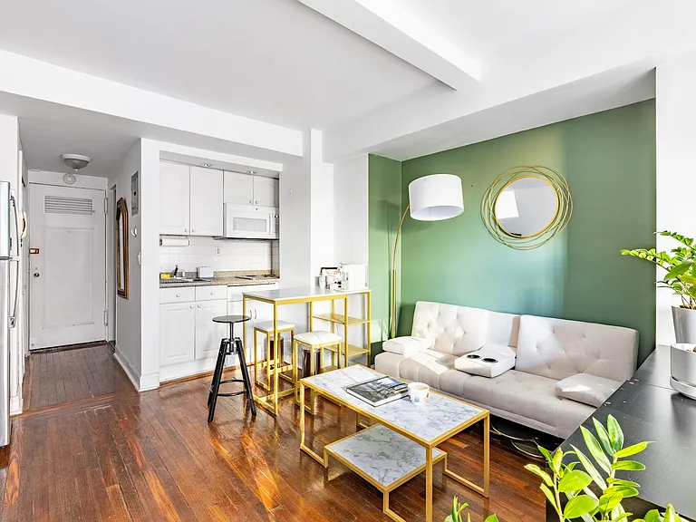 320 E 42nd St #1003 — Photo 9