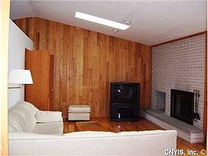 3rd image of 4 Woodview Ter