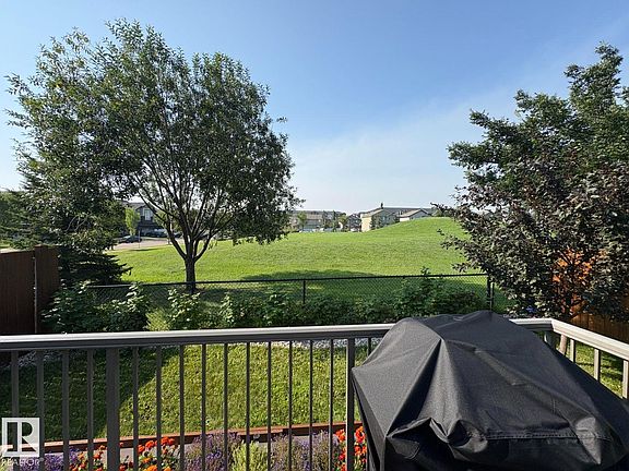 3rd image of 73 Meadowview Lndg