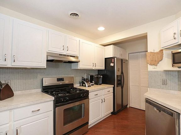 3rd image of 6520 Saint Andrews Dr Unit 1