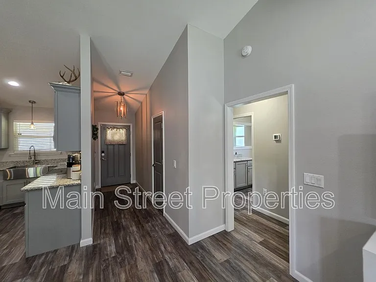 5565 Riviera Dr — Photo 13