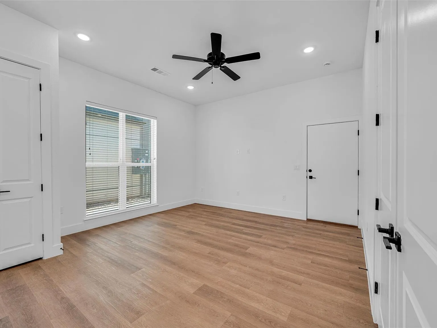 2 bed, 2.0 bath, 1007 sqft, $1,850 — Photo 3