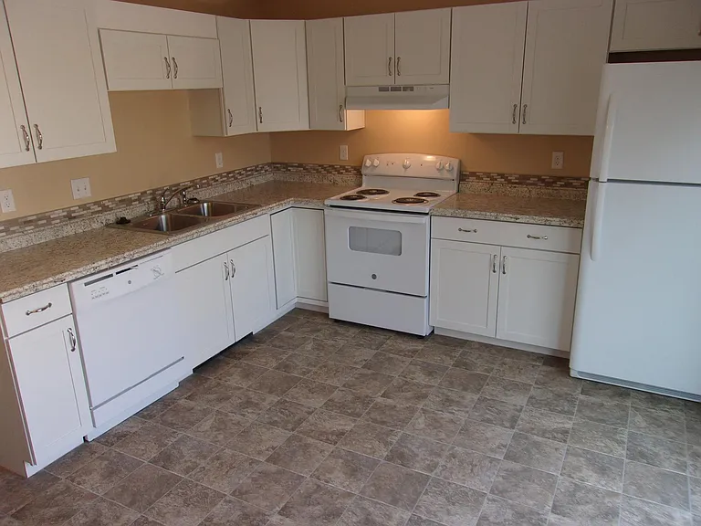 1138 Darby St — Photo 3