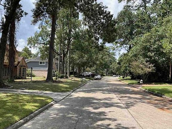 Exterior Neighborhood (street photo)