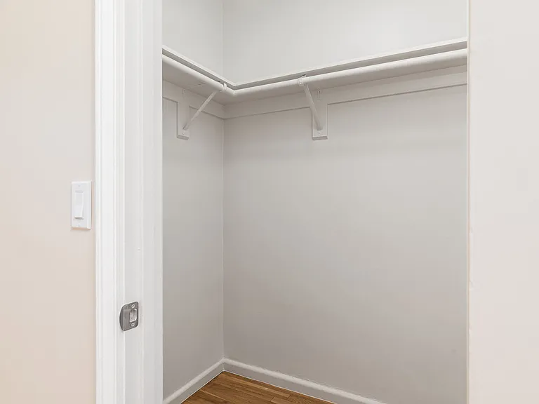 2200 Leavenworth — Photo 11