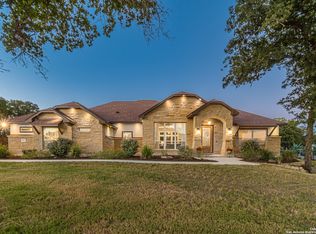 105 Crescent Rdg, Adkins, TX 78101