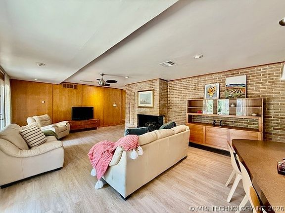4th image of 225 D St SW