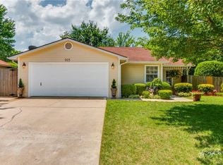 915 W Kyle Dr, Fayetteville, AR 72701