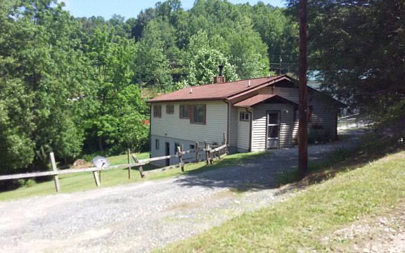 2nd image of 54 Twin Oaks Ln