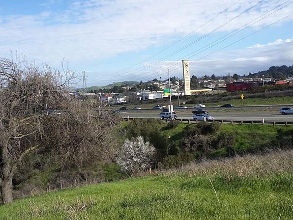 5th image of Shamrock Dr