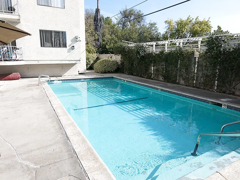 15602 Vanowen St #108 — Photo 4