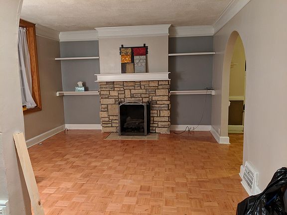 3rd image of 833 McIntire Ave