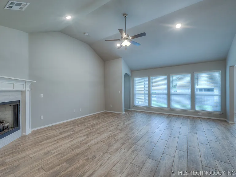 3710 S 13th Pl — Photo 6