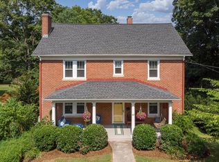 615 S Main St, Lexington, VA 24450