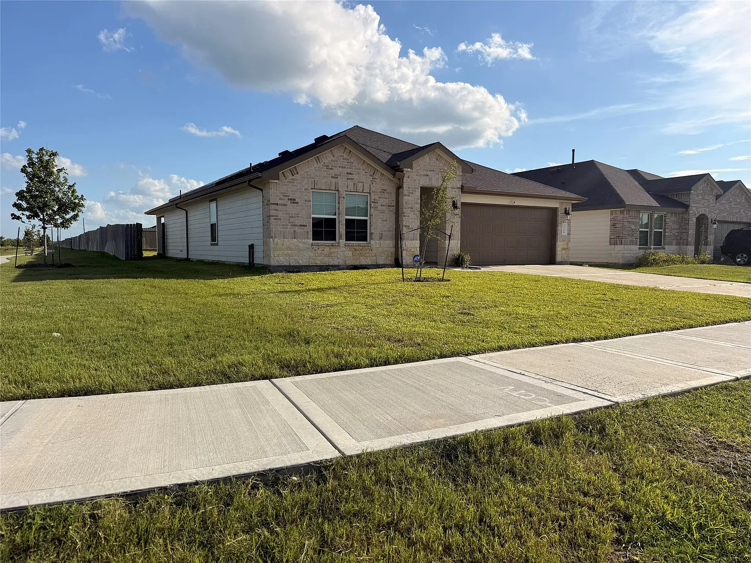 4 bed, 2.0 bath, 1812 sqft, $2,350 — Photo 2