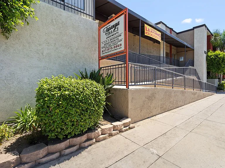 Topanga Terrace Apartments — Photo 25
