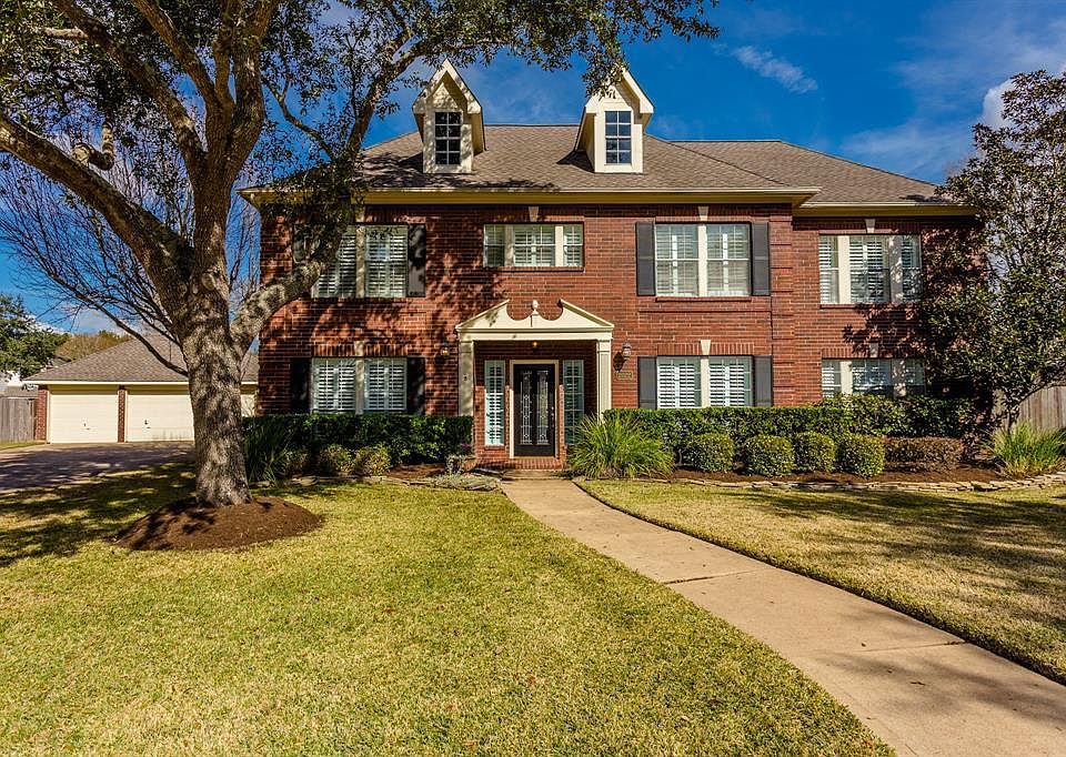 Beautiful 5/3.5/3 home with brick elevation and handsome, traditional, builder details. This home sits on a large lot with fabulous pool and backyard. The neighborhood is small and the cul-de-sac, tree lined street makes for a perfect location.