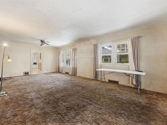 4th image of 605 W 3rd St