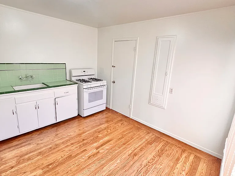 266 Abbot Ave #4 — Photo 5