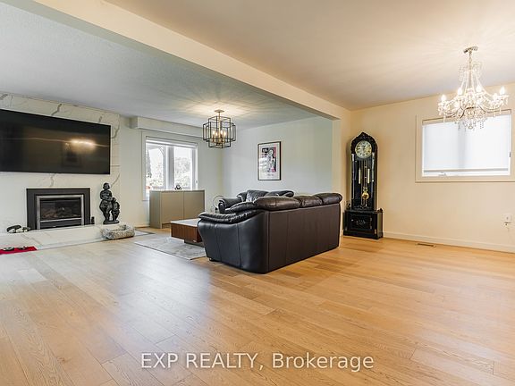 5th image of 60 Gooderham Dr