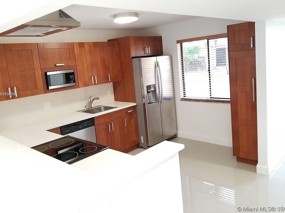 1st image of 16254 Laurel Dr