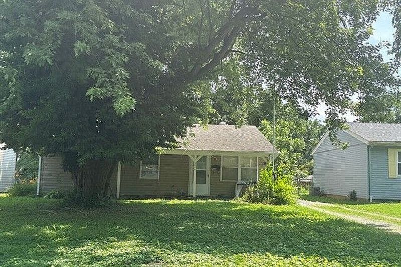 1st image of 326 W I St