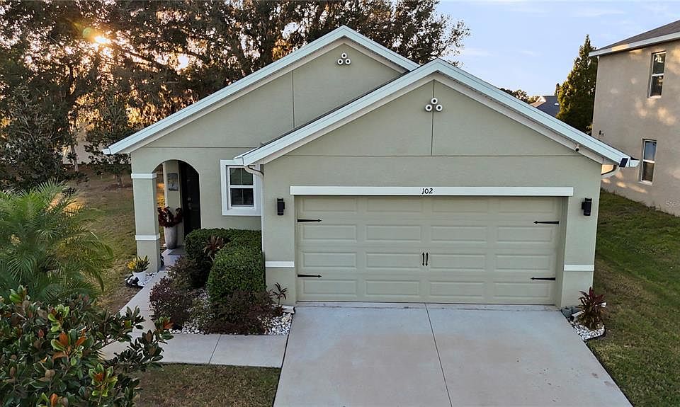 1st image of 102 Cinnamon Bark Pl